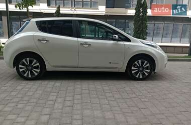 Хэтчбек Nissan Leaf 2013 в 