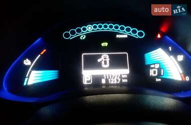 Хэтчбек Nissan Leaf 2013 в 
