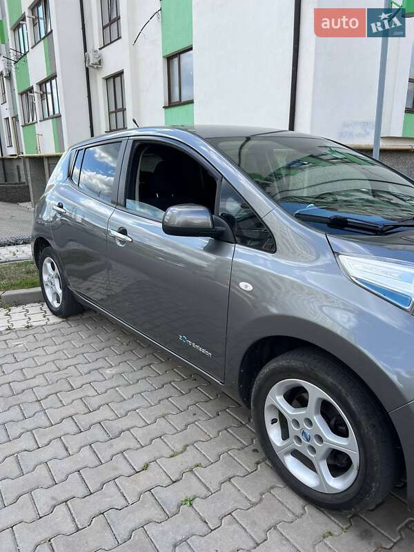 Хетчбек Nissan Leaf 2013 в Івано-Франківську