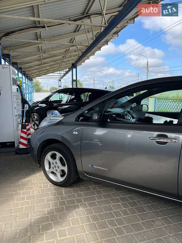 Хетчбек Nissan Leaf 2013 в Івано-Франківську