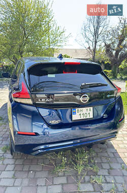 Хэтчбек Nissan Leaf 2021 в 