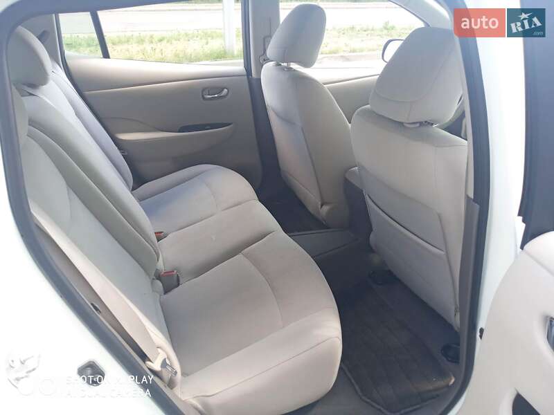 Хетчбек Nissan Leaf 2014 в Нових Петрівцях