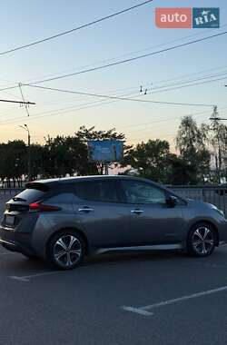 Хэтчбек Nissan Leaf 2019 в 