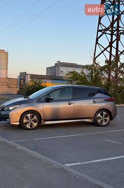 Хэтчбек Nissan Leaf 2019 в 