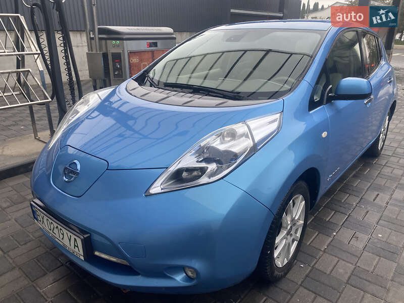 Хетчбек Nissan Leaf 2012 в 