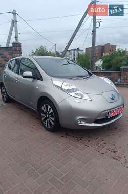 Хэтчбек Nissan Leaf 2015 в Ровно