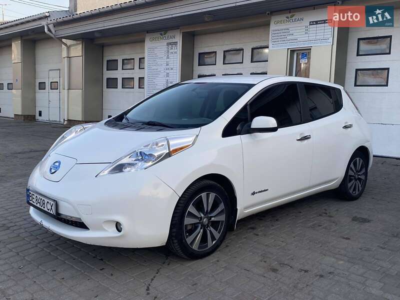 Хэтчбек Nissan Leaf 2015 в 