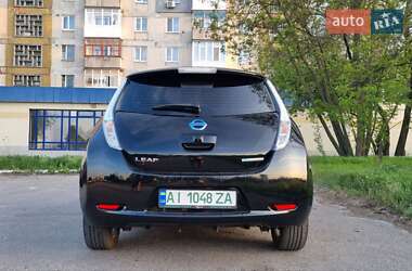 Хэтчбек Nissan Leaf 2013 в 