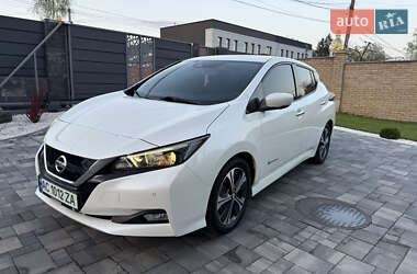 Хетчбек Nissan Leaf 2019 в 