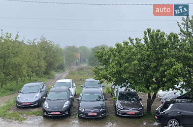 Хетчбек Nissan Leaf 2014 в Чернівцях