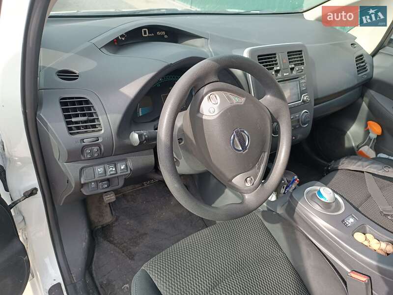 Хетчбек Nissan Leaf 2016 в Кам'янському