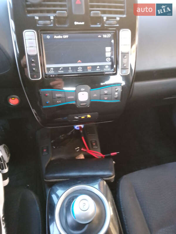 Хетчбек Nissan Leaf 2015 в Вишгороді