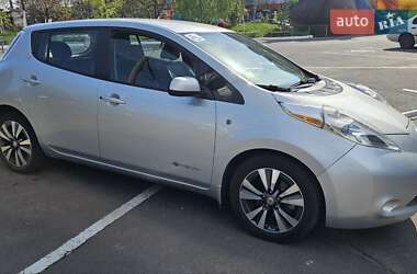 Хэтчбек Nissan Leaf 2015 в 
