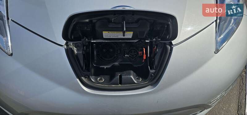 Хетчбек Nissan Leaf 2015 в Одесі