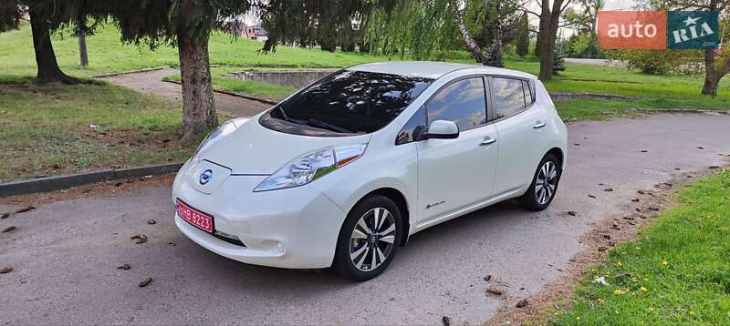 Хетчбек Nissan Leaf 2017 в 