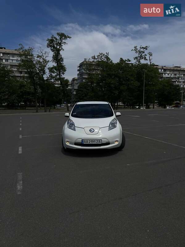 Хетчбек Nissan Leaf 2017 в Києві