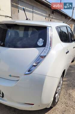 Хетчбек Nissan Leaf 2013 в 