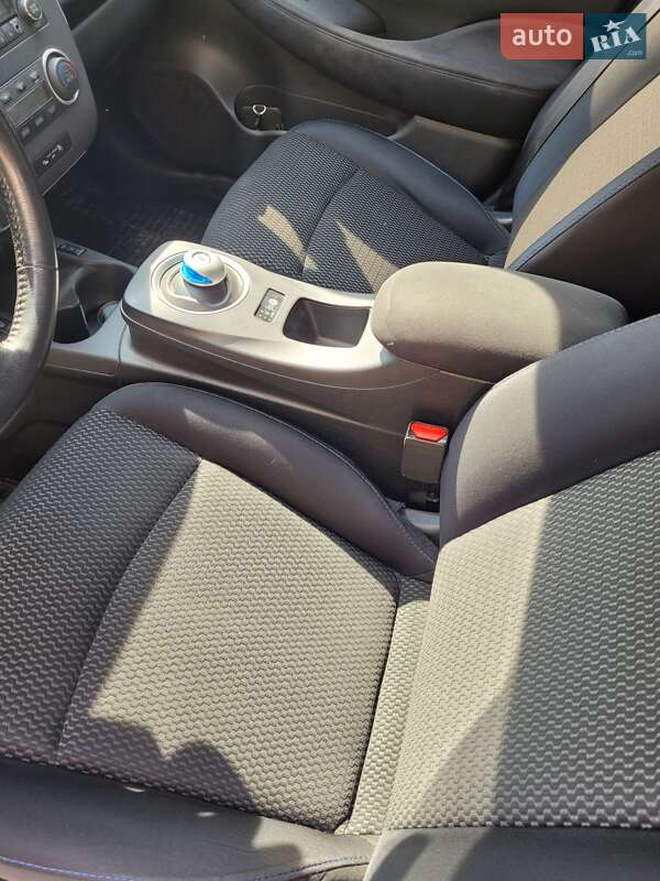 Хетчбек Nissan Leaf 2013 в Борщеві