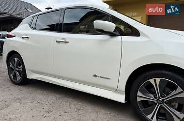 Хэтчбек Nissan Leaf 2020 в 