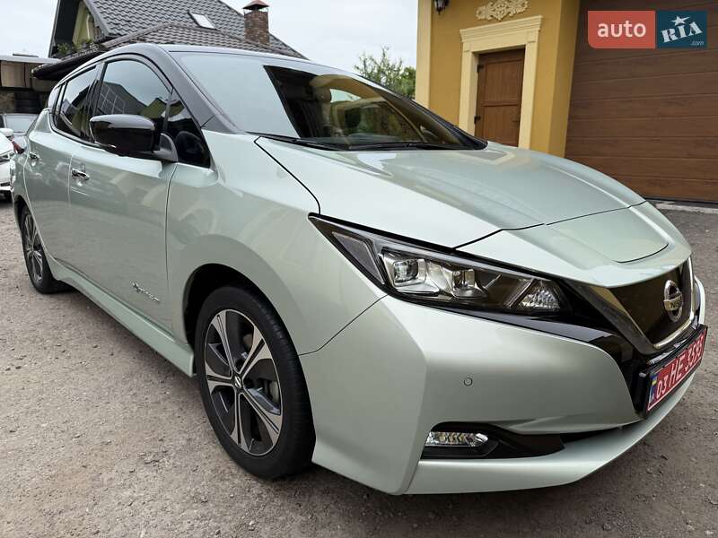 Хетчбек Nissan Leaf 2020 в 