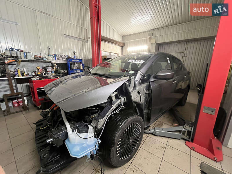 Хэтчбек Nissan Leaf 2023 в Одессе