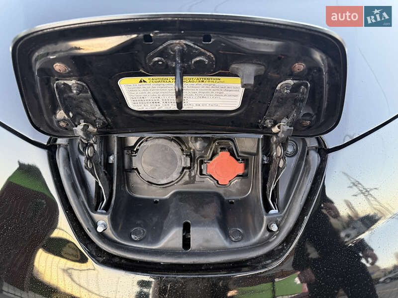 Хэтчбек Nissan Leaf 2014 в Вознесенске