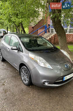 Хэтчбек Nissan Leaf 2015 в Ровно