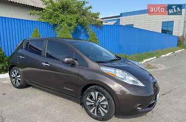 Хетчбек Nissan Leaf 2015 в 