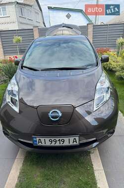Хетчбек Nissan Leaf 2015 в 