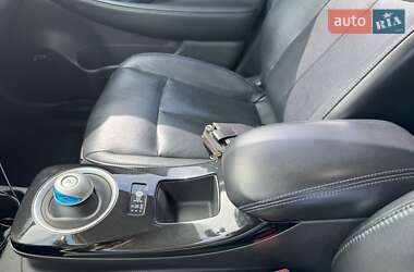 Хетчбек Nissan Leaf 2015 в 