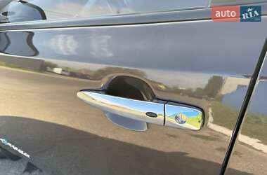 Хетчбек Nissan Leaf 2015 в 