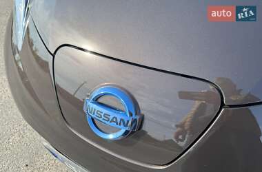 Хетчбек Nissan Leaf 2015 в 