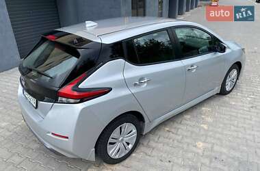 Хэтчбек Nissan Leaf 2022 в 
