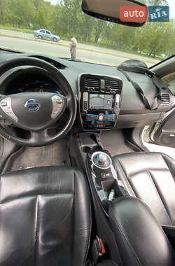 Хэтчбек Nissan Leaf 2016 в 