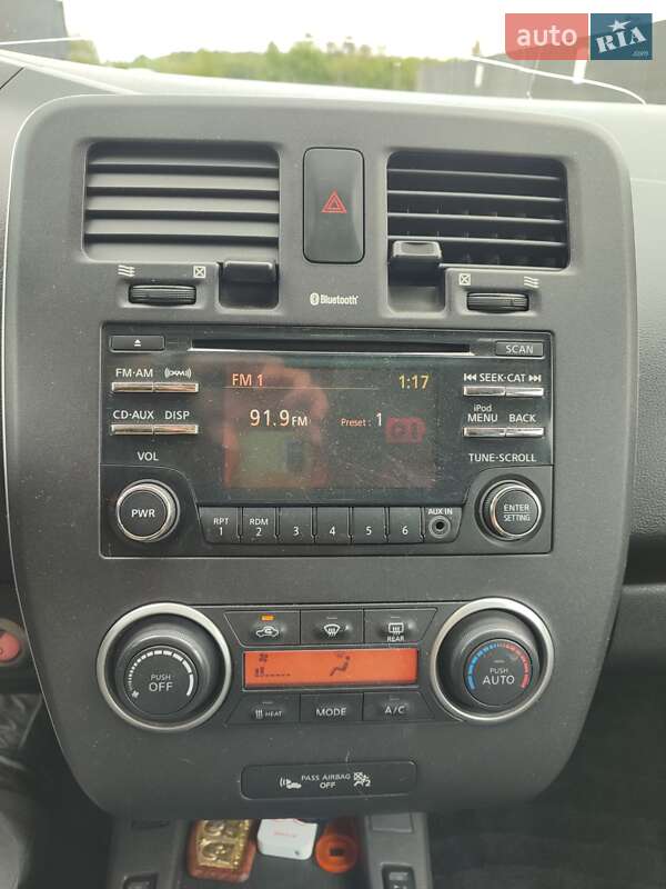 Хэтчбек Nissan Leaf 2015 в Львове