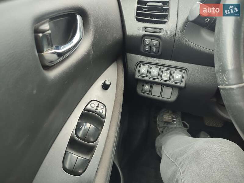 Хэтчбек Nissan Leaf 2015 в Львове