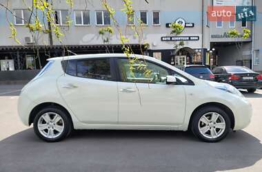 Хэтчбек Nissan Leaf 2012 в 