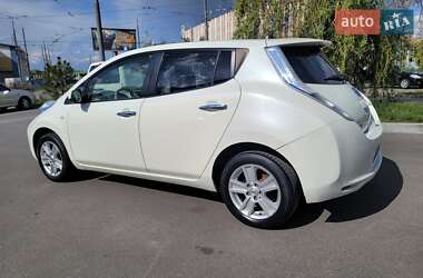 Хэтчбек Nissan Leaf 2012 в 