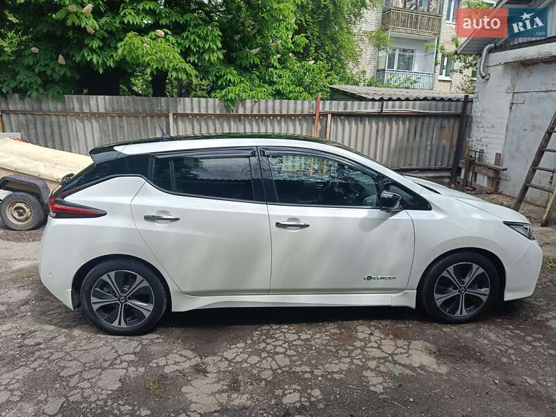 Хетчбек Nissan Leaf 2018 в Харкові