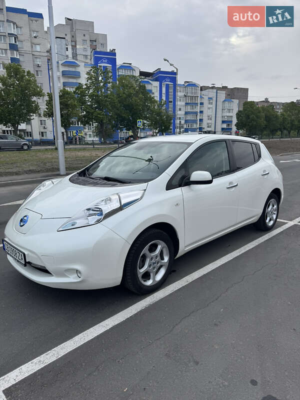 Хэтчбек Nissan Leaf 2013 в Чернигове