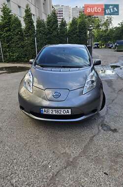 Хэтчбек Nissan Leaf 2016 в Днепре