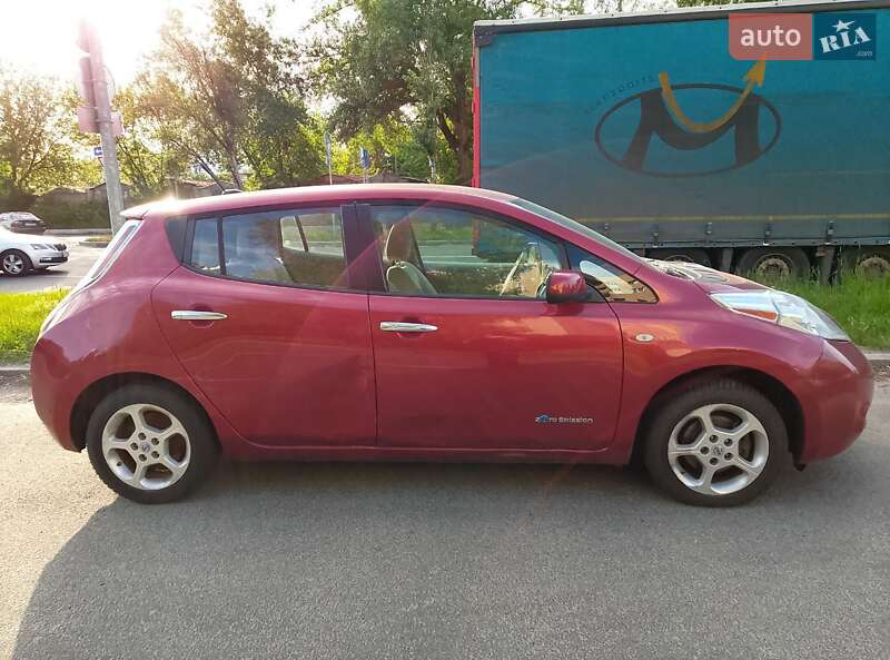 Хетчбек Nissan Leaf 2011 в Києві