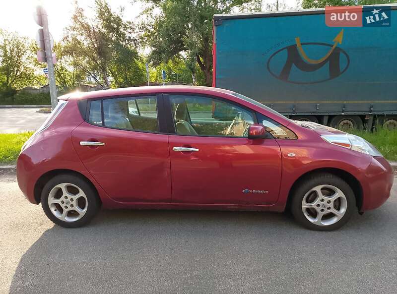 Хетчбек Nissan Leaf 2011 в Києві