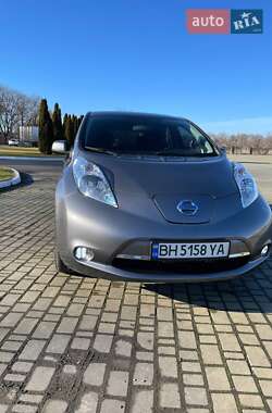 Хетчбек Nissan Leaf 2015 в 