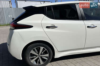 Хэтчбек Nissan Leaf 2018 в 