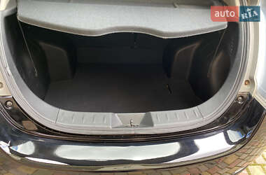 Хэтчбек Nissan Leaf 2014 в 