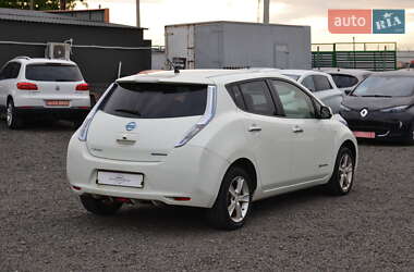 Хэтчбек Nissan Leaf 2013 в 