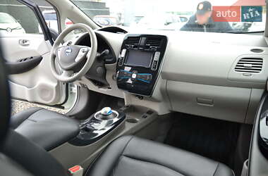 Хэтчбек Nissan Leaf 2013 в 