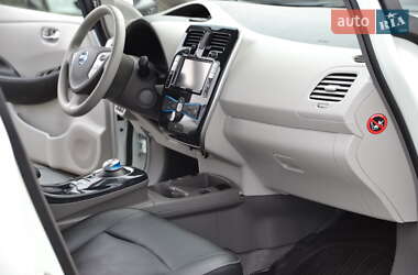 Хэтчбек Nissan Leaf 2013 в 