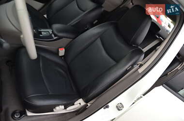 Хэтчбек Nissan Leaf 2013 в 